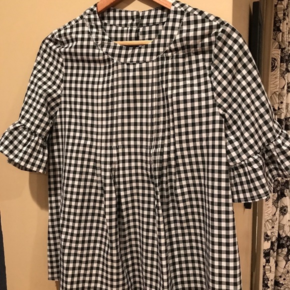 Checkered blouse! Fits body really nice.Size small - Picture 2 of 5